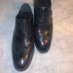 Pre own Mens Black Leather Oxford Size  10 M made by Cole Haan
